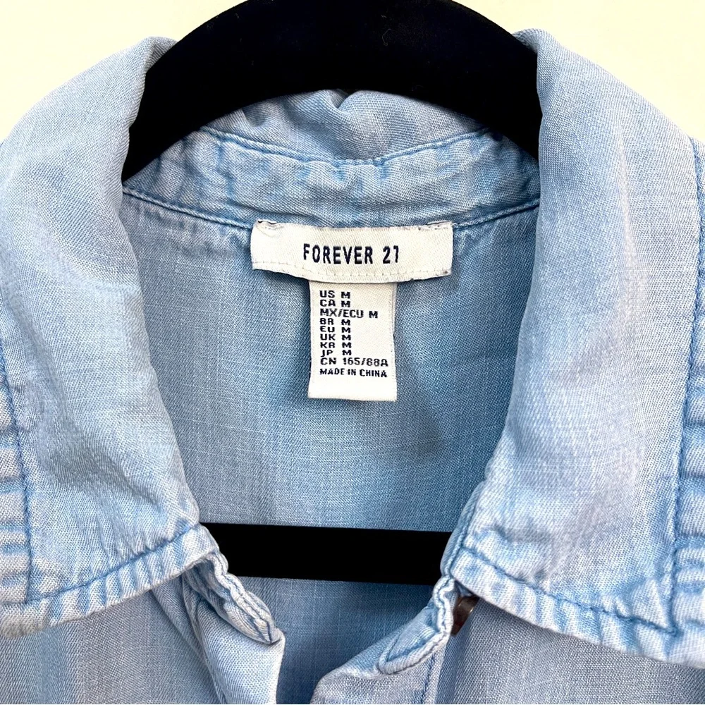 Forever 21 Women’s Button Down Denim Shirt in Size Medium - Picture 3 of 10